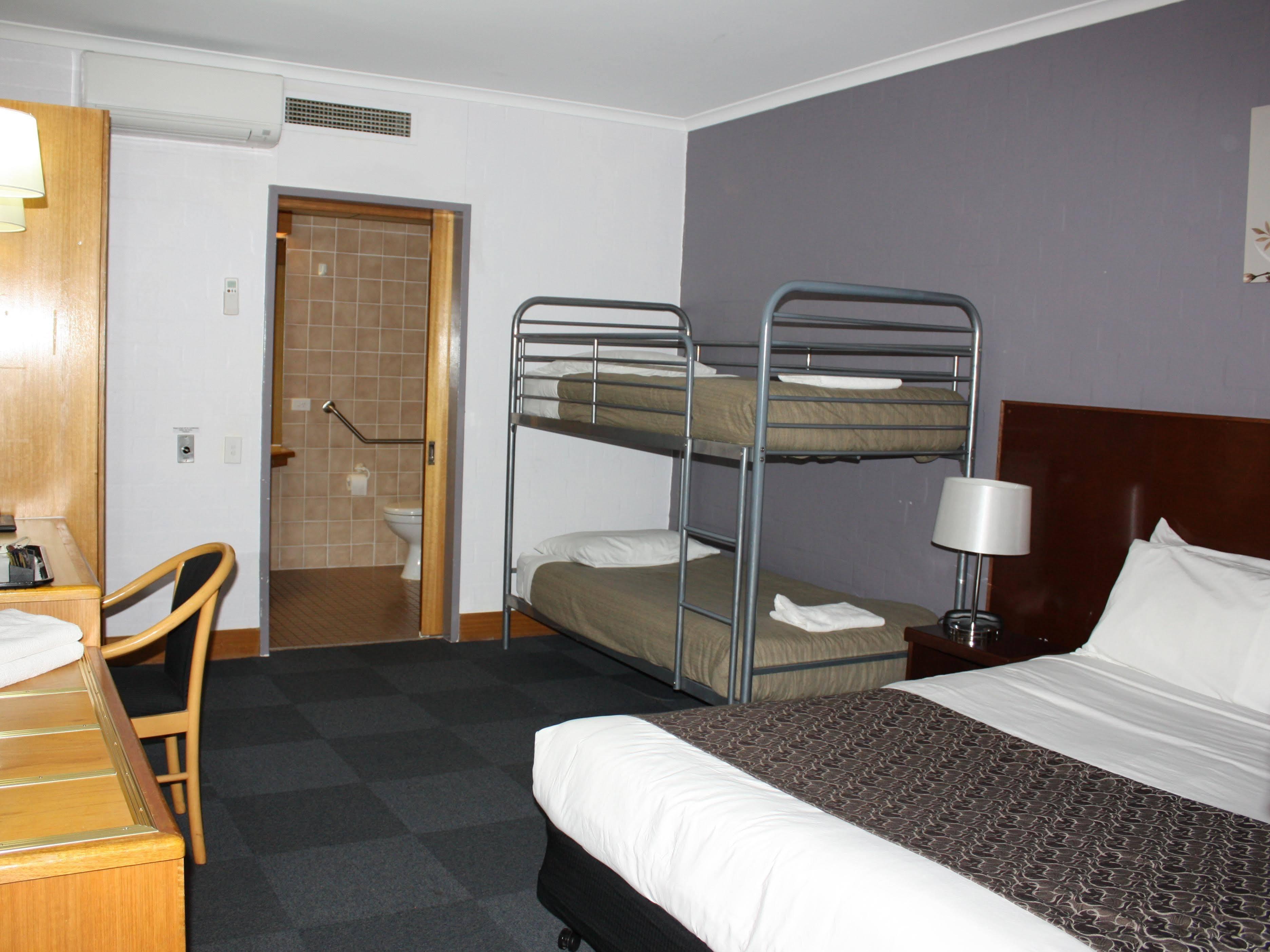 Capital Airport Motel Queanbeyan Bagian luar foto